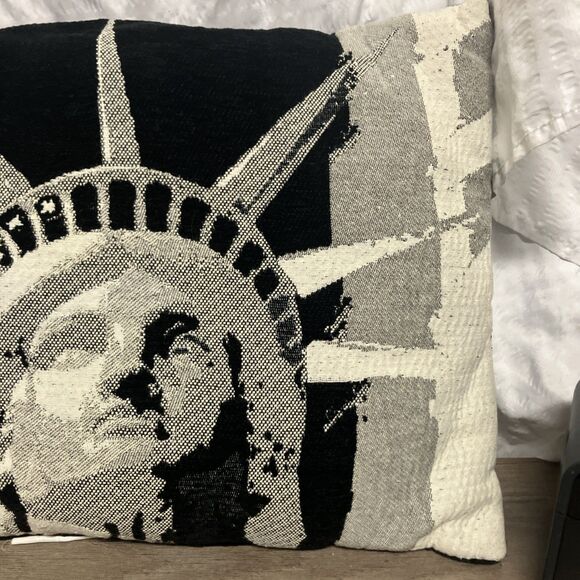 2012 Calderia USA Statue of Liberty New York 23” Pillow Very Nice - Picture 4 of 9